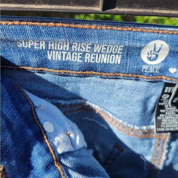 Juniors High Rise Jean Shorts - Picture 4 of 16